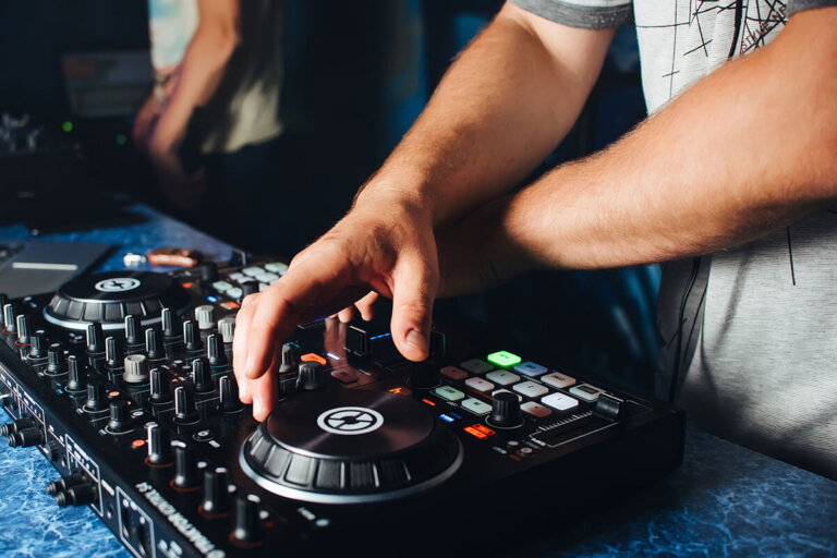 DJ controller