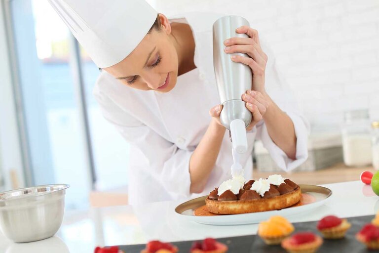 whipped cream dispenser